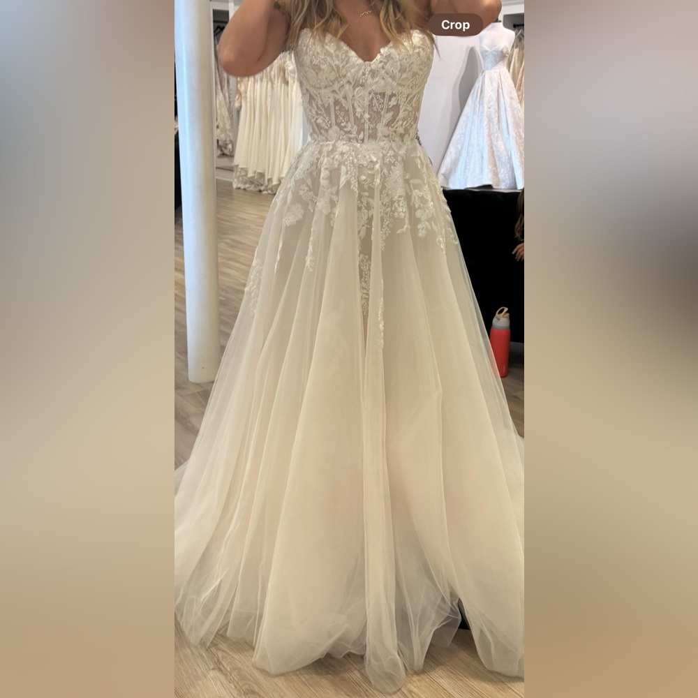 Elegant Lace Bridal Gown